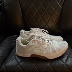 Inov-8 f-lite 235 v3 - cross training and cardio shoes - white women’s Sz 9